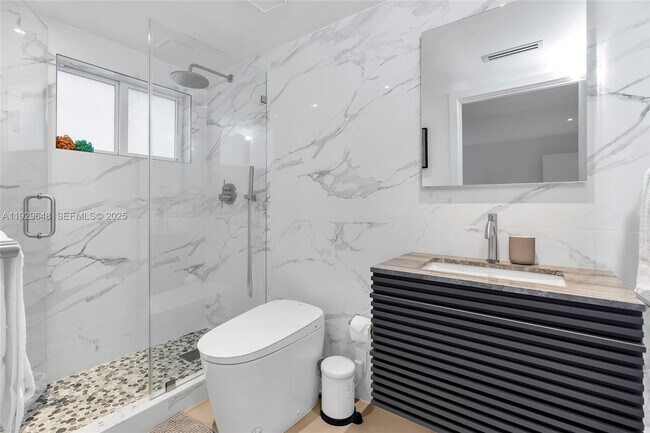 Building Photo - 325 Ocean Dr