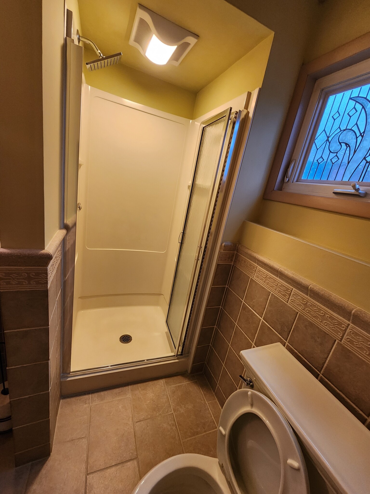Walk in shower - 20311 Village Green Dr