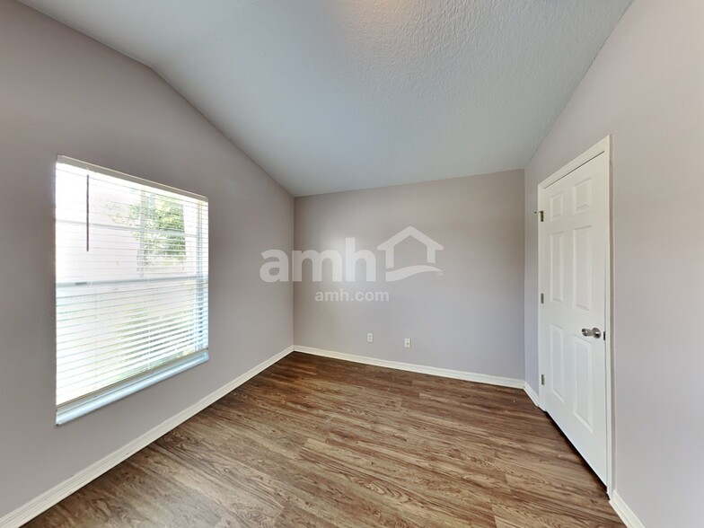 Building Photo - 204 Silver Palms Cir