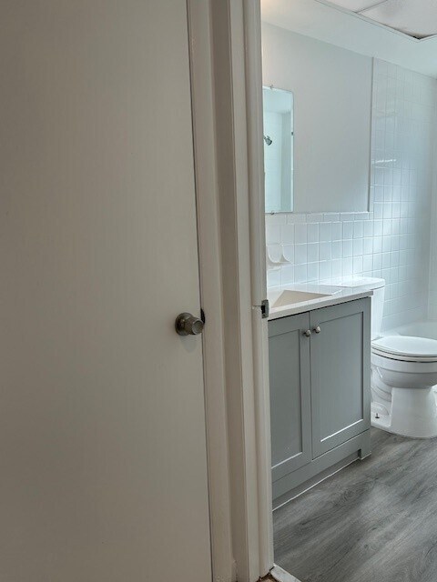 Building Photo - 411 S Nimbus Ave