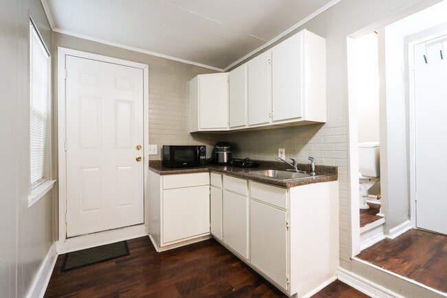 Building Photo - 4615 University Oaks Blvd