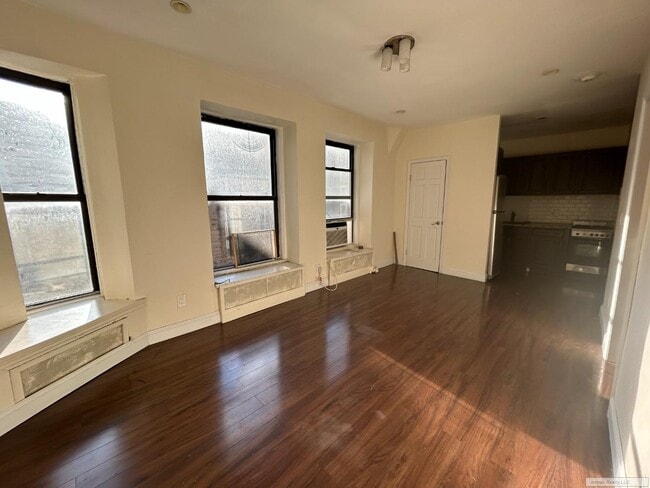 Building Photo - Super Sunny 1 BD, Panoramic Windows, Gut Renovated Granite Kitchen & Fabulous UWS Location!