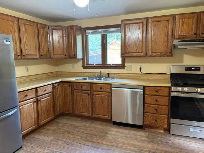 Building Photo - 147 Mansion Rd