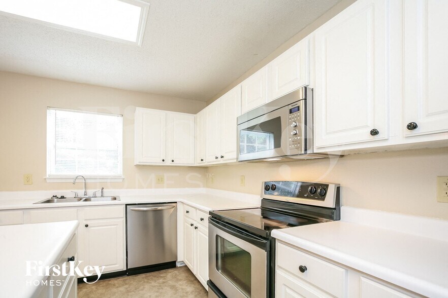 Building Photo - 8827 Browns Valley Ct