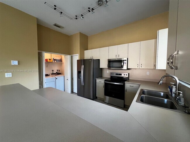Building Photo - 10139 SW 161st Pl