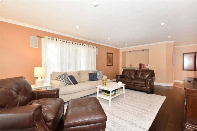 Building Photo - 24 Aldgate Dr W