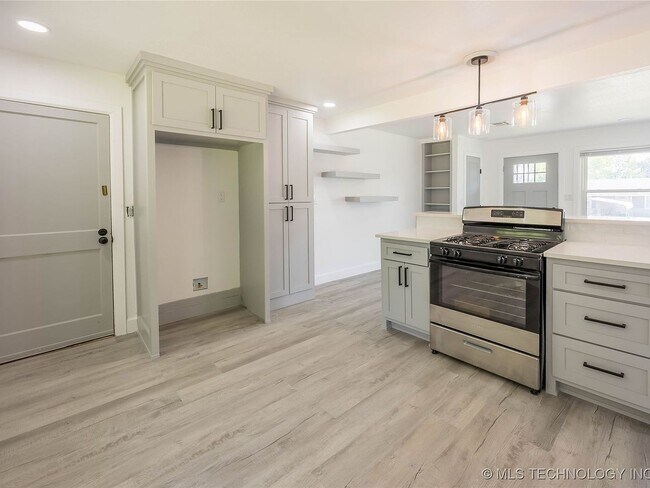 Building Photo - 2 Bed | 1 Bath in North Tulsa!