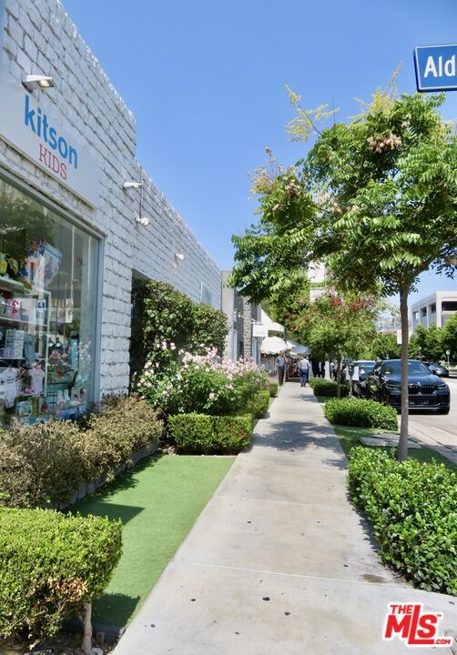 Building Photo - 8861 Alden Dr