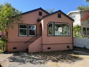 Building Photo - 199 Tunstead Ave