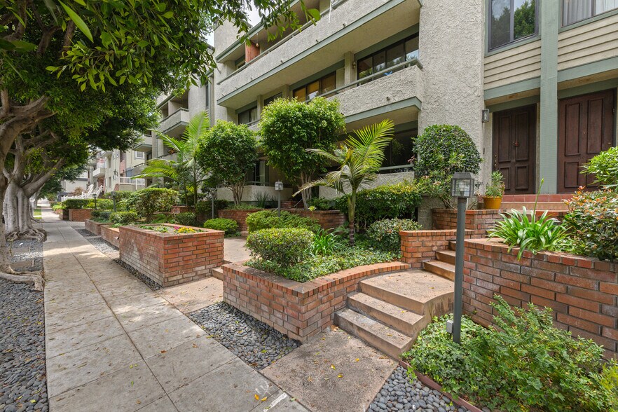 Building Photo - 2663 Centinela Ave