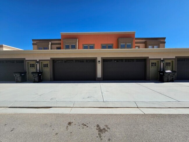 Building Photo - 876 S Lincoln Ave