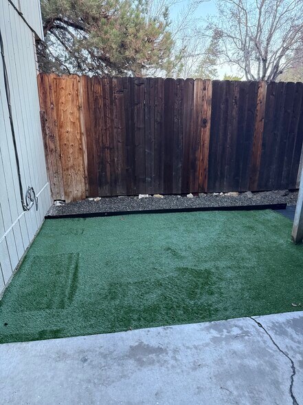 Building Photo - 1328 Green Ct N