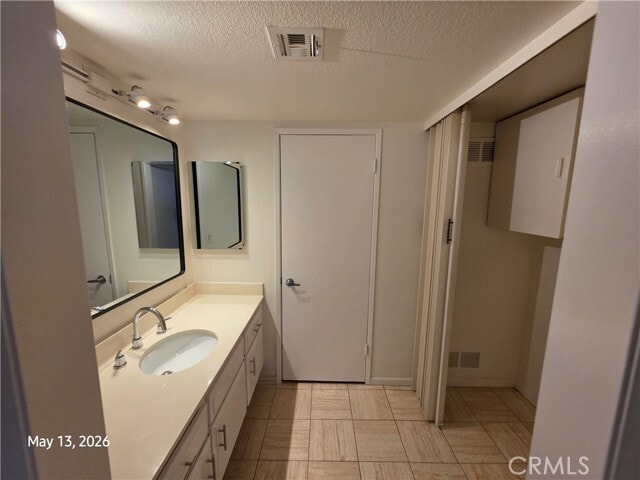 Building Photo - 3709 Country Club Dr