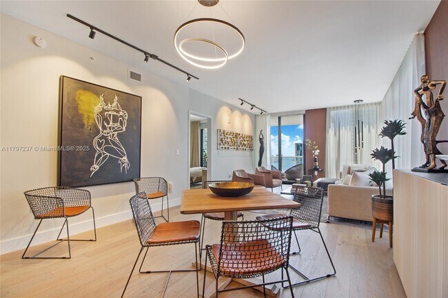 Building Photo - 1010 Brickell Ave