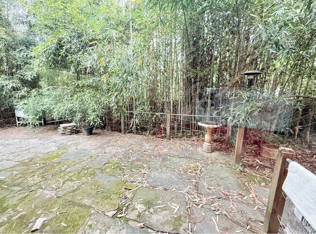 Building Photo - 102 Blueridge Pl