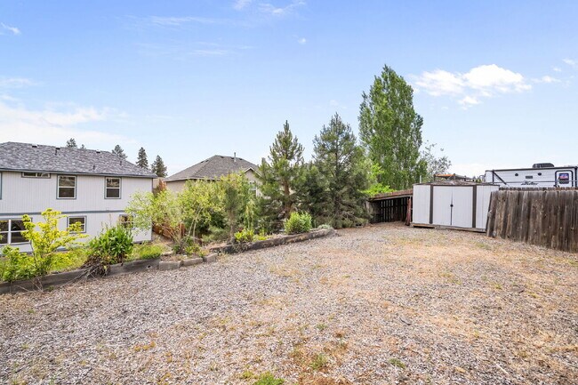 Building Photo - Spacious 3 Bed Home in Southeast Bend