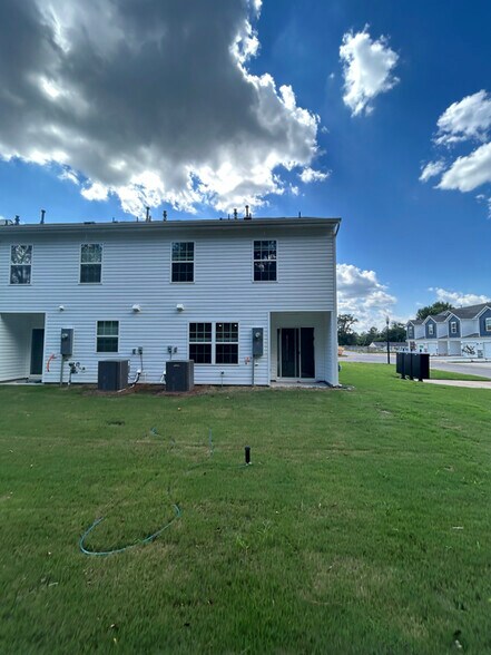 Building Photo - 830 Sandbach Rd