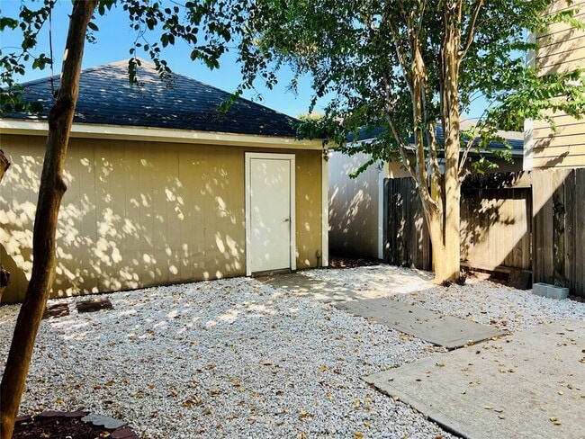 Building Photo - 8034 Grow Ln