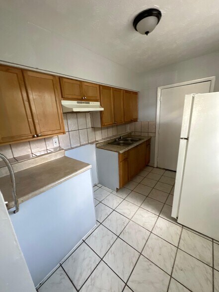 Building Photo - 1614 W 3rd St