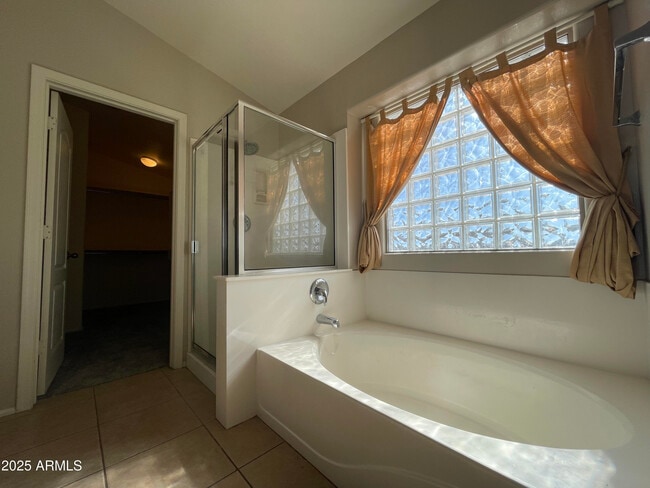 Building Photo - 1605 E Melanie St