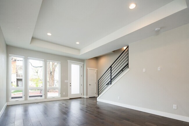 Building Photo - Modern 3 bed / 4 bath, 3 story townhome!