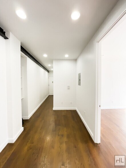 Building Photo - EASTERN PARKWAY / Crown Heights / Spacious...