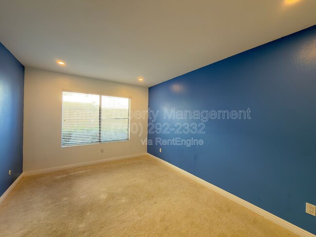 Building Photo - 450 W Vermont Ave