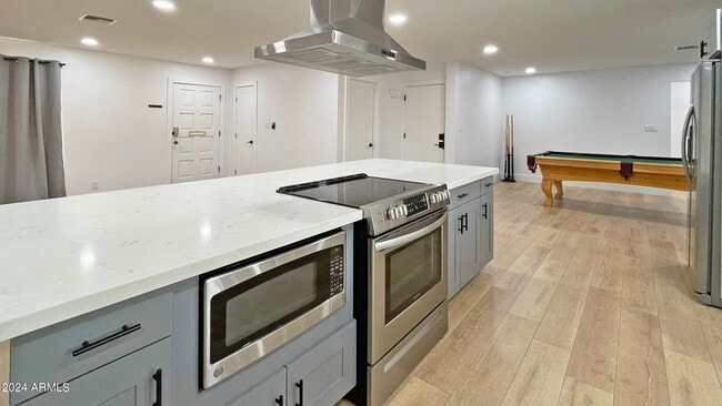Building Photo - 3005 S Fairway Dr