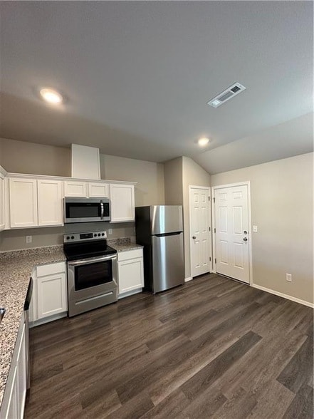 Building Photo - 6801 SW Chestnut Hill Rd