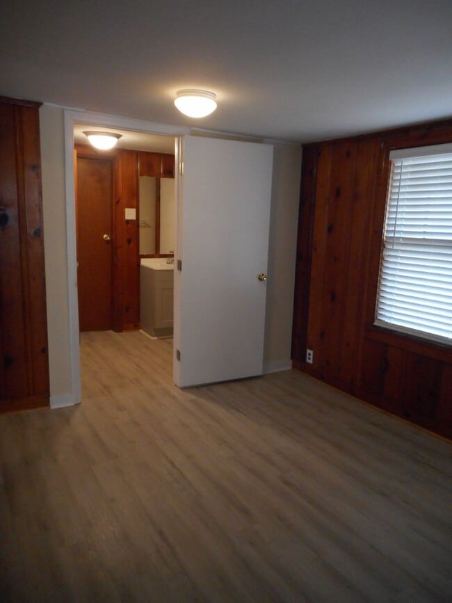 Building Photo - Charming 3-Bedroom, 1 Bathroom Ranch ***$5...