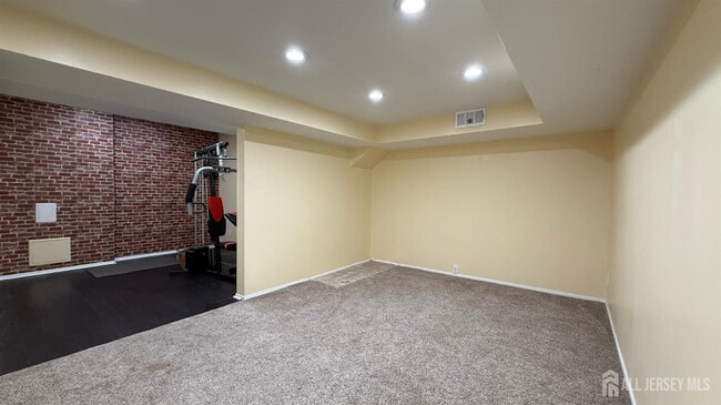 Building Photo - 5 Viburnum Ct