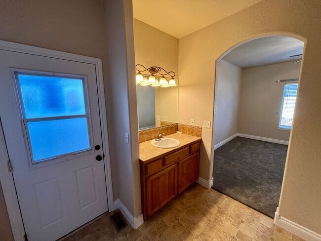 Building Photo - 5807 Zinfandel St