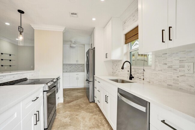 Building Photo - 1145 NE 12th Ave