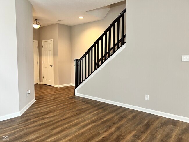 Building Photo - 5656 Grosbeak Dr