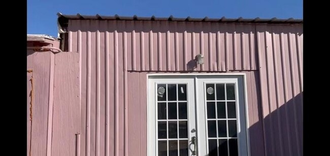 Building Photo - 14565 Hendrik Dr