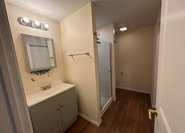 Building Photo - 1960 Studer Ave