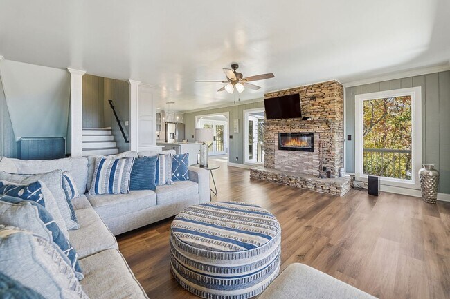 Building Photo - FULLY FURNISHED! Magnificent Panoramic Views!!