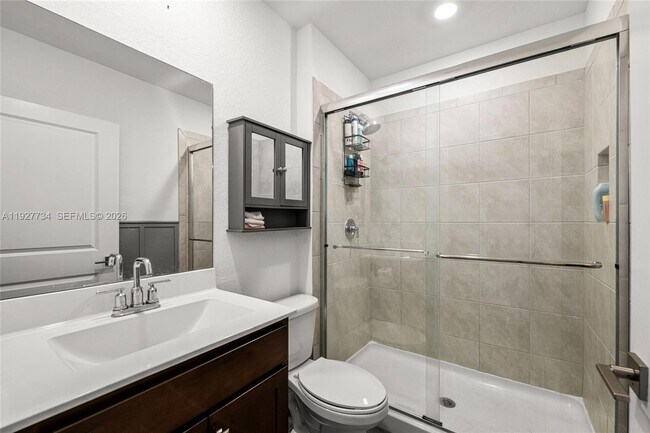 Building Photo - 525 NE 6th Pl