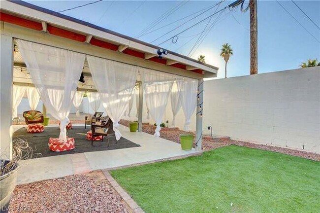 Building Photo - 4044 Pepe Cir