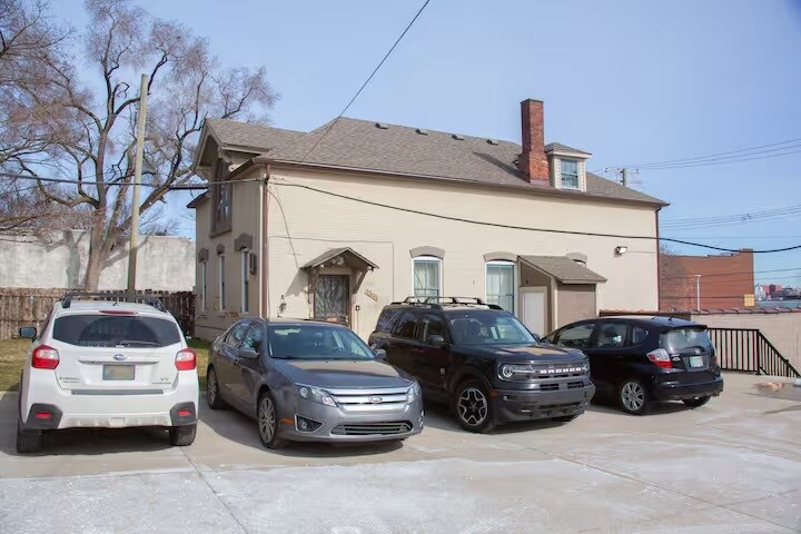 Building Photo - 1391 Woodbridge St