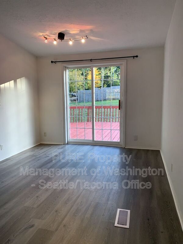 Building Photo - 16008 34th St E