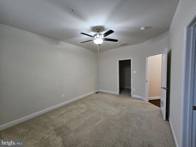 Building Photo - 6041 Maple Hill Rd