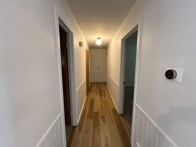 Building Photo - $200 off First Month! Large, Beautiful 3/2...