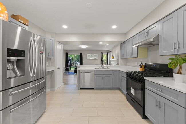 Building Photo - 972 Westgate Dr