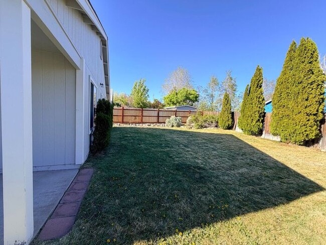 Building Photo - NW Reno Single Story House - 2 Car Garage/Fully Landscaped Yard