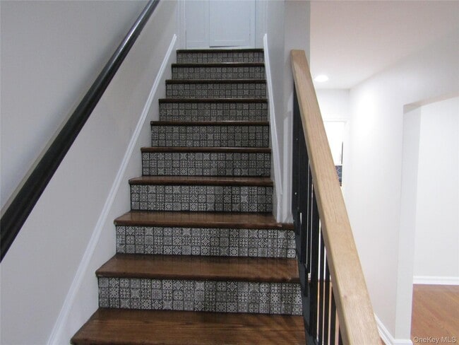 Building Photo - 321 Redmont Rd