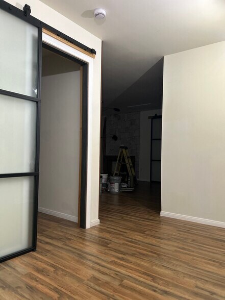 Building Photo - 261 N Oak Ave