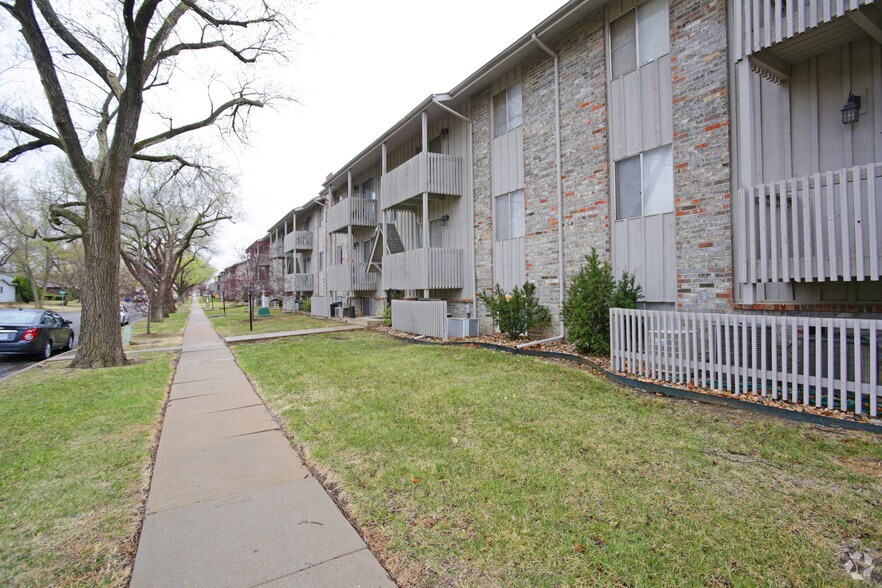 Danish Village Apartments 1109 S Paige St Wichita KS 67207