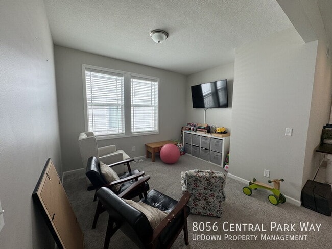 Building Photo - 8056 Central Park Way