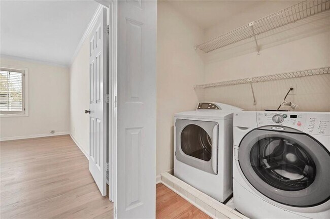 Building Photo - 11 Paces W Dr NW